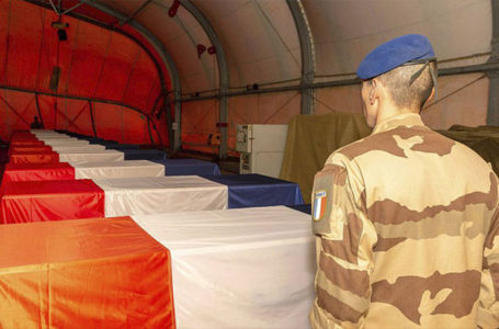 Mort de 13 soldats français au Mali: le groupe Etat islamique (EI) affirme avoir causé la collision