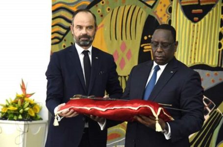 La France restitue au Sénégal un sabre du XIXe siècle chargé d’histoire