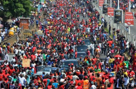 Guinée: marée rouge à Conakry pour protester contre le président Condé