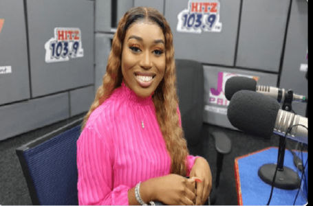 « Je suis encore jeune et belle, je ne peux pas sortir avec un seul homme », dixit une chanteuse ghanéenne