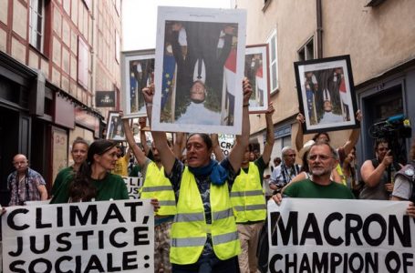 Des « décrocheurs » de portraits de Macron condamnés en appel