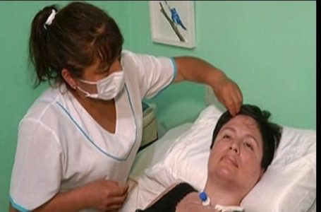 ”Mourir dans la dignité” : face à une maladie incurable, une femme intente un procès pour mettre fin à ses jours