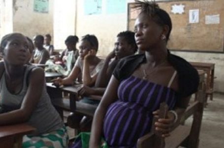 Le Zimbabwe interdit aux écoles d’expulser les filles enceintes