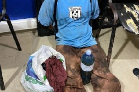 Incendie des véhicules à Yopougon : Un individu en possession de 2 bidons de Gasoil interpellé dans les toilettes d’une cour commune