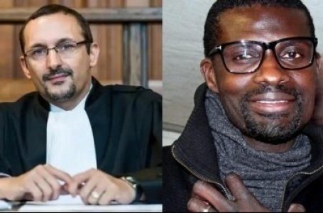 un avocat rentre chez lui et découvre son compagnon mort égorgé dans son lit