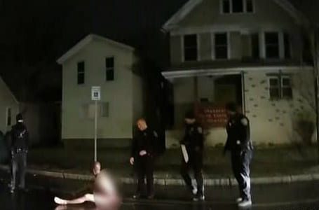 Etats-Unis: un autre afro-américain meurt d’étouffement suite à une violence policière