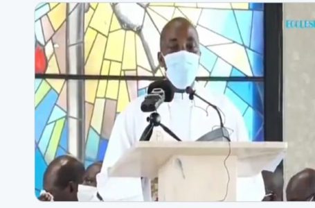 Cameroun : un prêtre s’écroule et meurt en plein culte (vidéo)